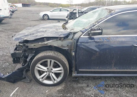 2015 Volkswagen Passat 2.0L Tdi Se из США, поврежденный, VIN 1VWBV7A35FC079181